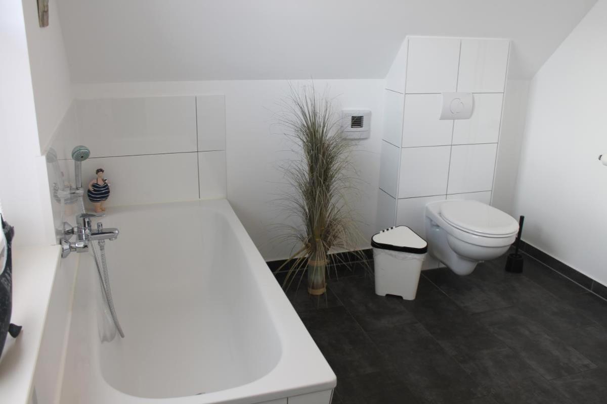 Ferienhaus De Niege Leive Born Ngoại thất bức ảnh
